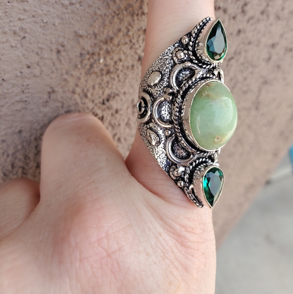 New Chrysoprase and Peridot Silver Statement Ring. - Picture 15 of 16